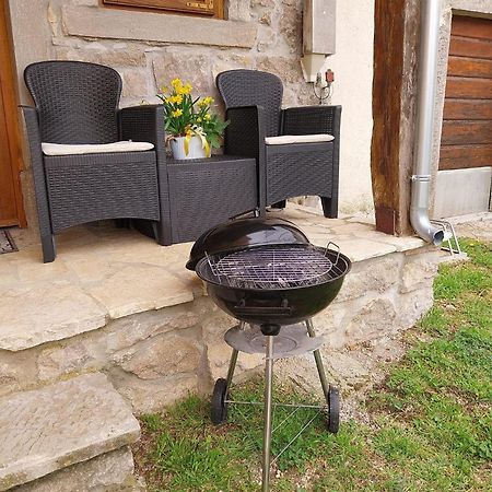 Antonia & Arian Apartment Roč Екстериор снимка