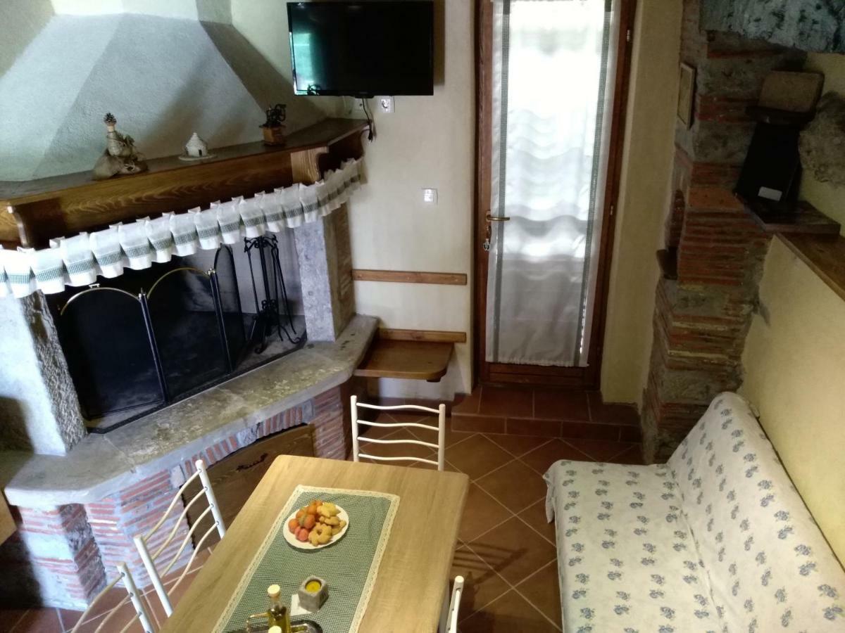 Antonia & Arian Apartment Roč Екстериор снимка