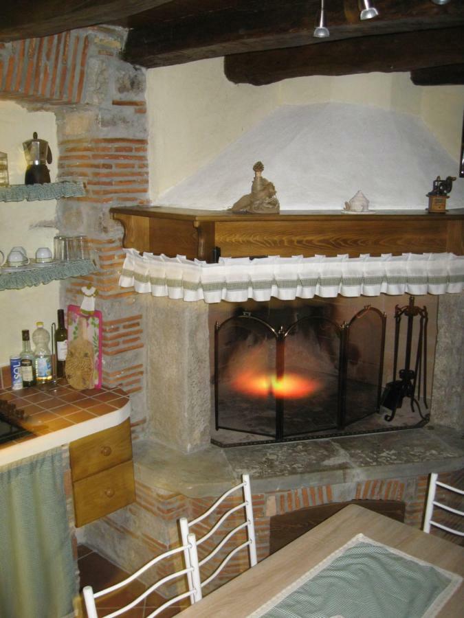 Antonia & Arian Apartment Roč Екстериор снимка