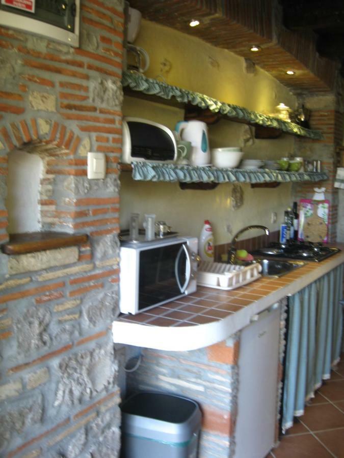 Antonia & Arian Apartment Roč Екстериор снимка
